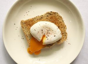 รูปของ ขนมปัง+ไข่ดาวน้ำ (Poached Egg)