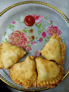 સમોસા (Samosa Recipe in Gujarati) રેસીપી મુખ્ય ફોટો