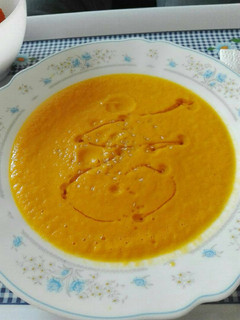 Una foto de Crema de calabaza, zanahoria y puerro