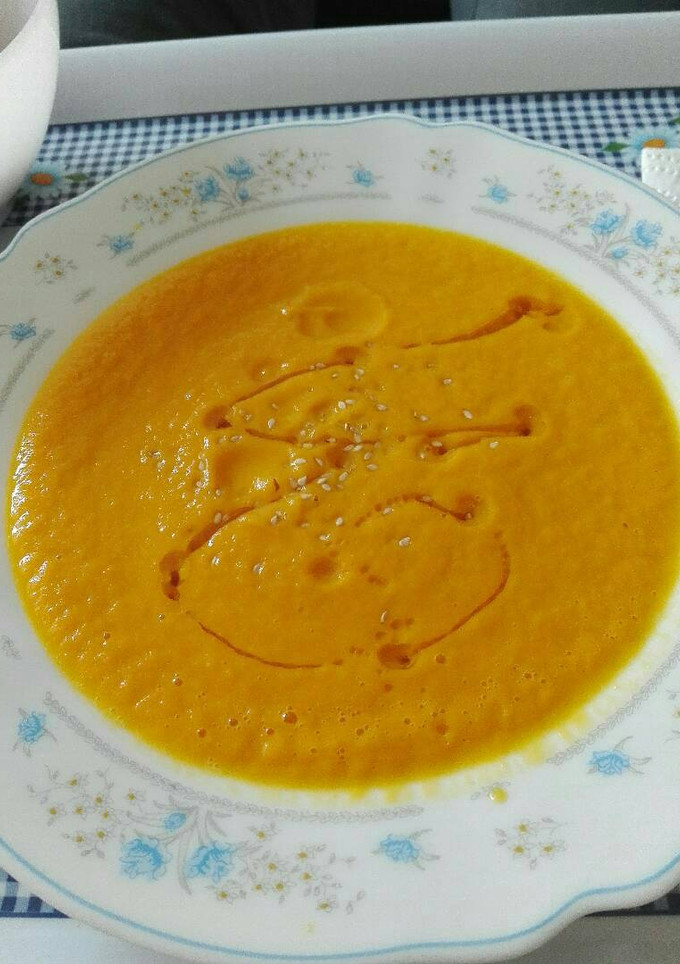 Una foto de Crema de calabaza, zanahoria y puerro