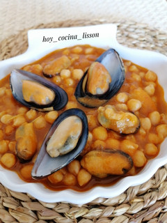 Una foto de Garbanzos con mejillones