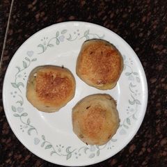 A picture of Stuffed bread patties.