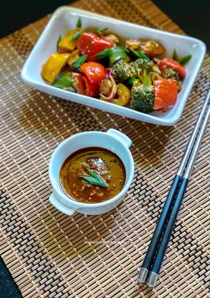 A picture of Hot Garlic Sauce.