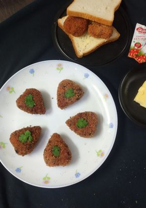રેલ્વે સ્ટાઈલ કટલેટ (Railway Style Cutlet Recipe In Gujarati) રેસીપી મુખ્ય ફોટો