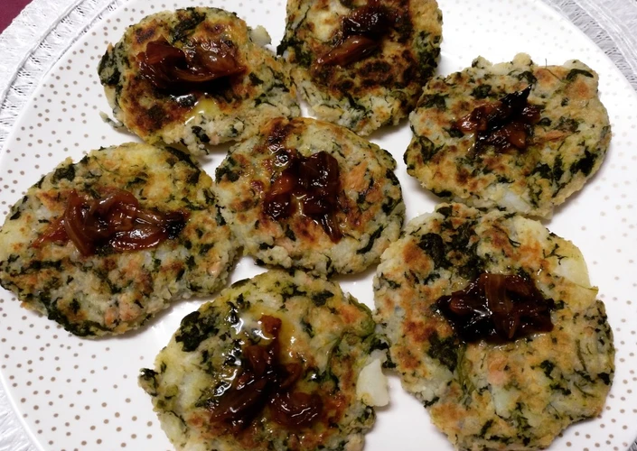 Receta Hambuguesitas de patata y atún con cebolla caramelizada