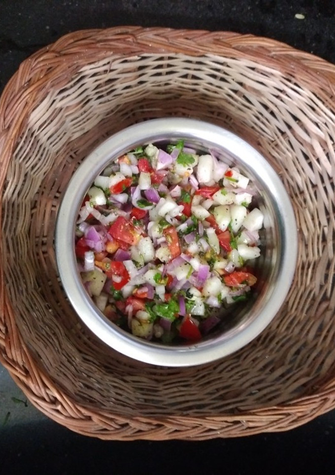 *வெஜ் சாலட்* (சம்மர் ஸ்பெஷல்)(veg salad recipe in tamil) செய்முறை முக்கிய புகைப்படம்