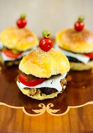 عکسی از دستور همبرگر خانگی با گوشت چرخکرده👌