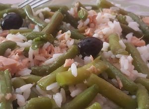 Foto principal de Ensalada tibia de judías verdes, arroz  y atún