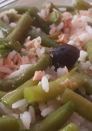 Foto principal de Ensalada tibia de judías verdes, arroz y atún