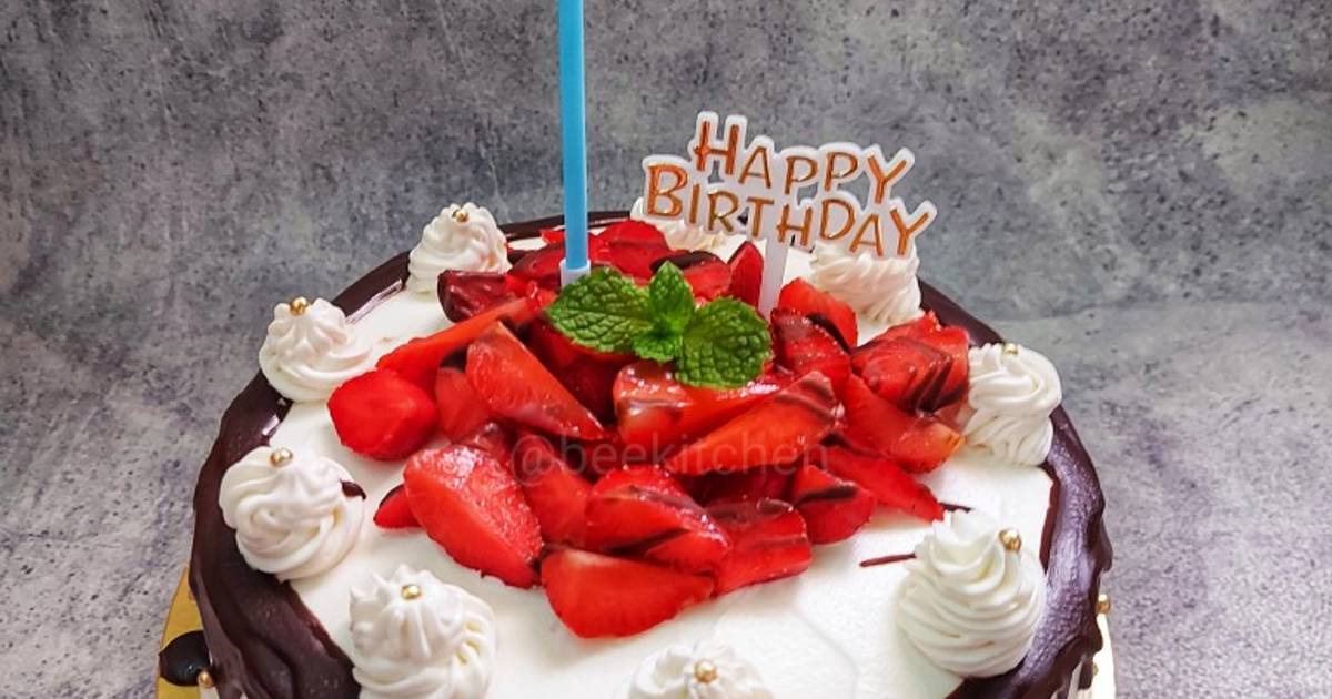 Resep Strawberry Birthday Cake oleh beekitchen - Cookpad