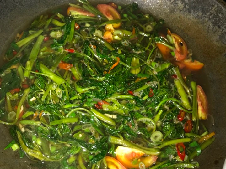 Langkah Mudah untuk Menyiapkan Resep Tumis kangkung saus tiram yang  Bikin Ketagihan Anti Ribet, Mantap