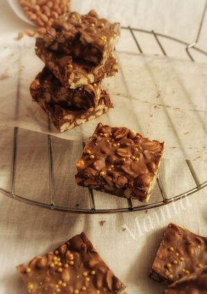 A picture of Peanut Chocolate Chikki.