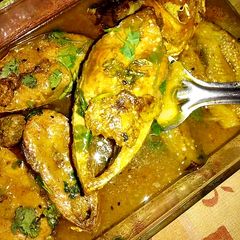 A picture of Ilish machher patla jhol begun,kalojeere diye/Hisla fish curry.