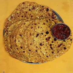 A picture of Dudhi (Bottle Gourd) Thepla (Gujarati dinner).