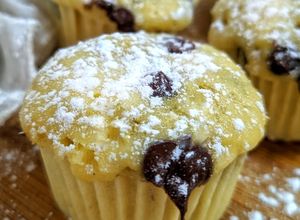 Foto principal de Magdalenas de plátano y gotas de chocolate en el microondas