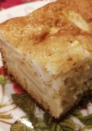Una foto de Torta húmeda de manzanas Granny 🍏