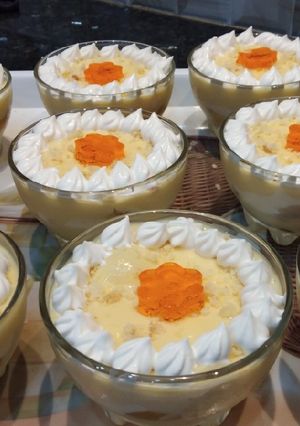 A picture of Yummy mango custer.