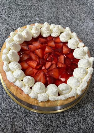 Una foto de Tarta de frutillas con crema