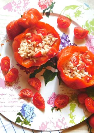 Foto di Peperoni ripieni con insalata di riso