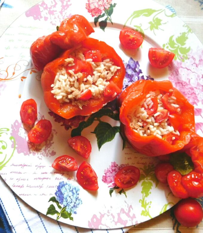 Foto di Peperoni ripieni con insalata di riso