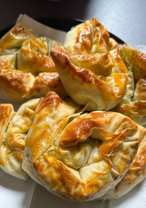 Una foto de Masa filo rellena con espinacas, huevo y queso feta