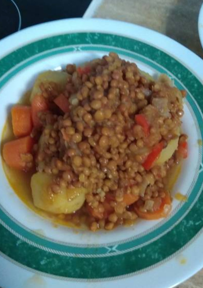 Una foto de Lentejas de verduras a lo pobre