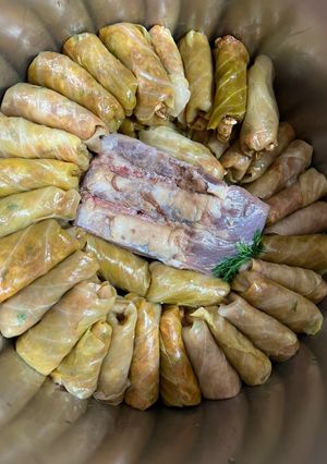 O poză a rețetei Sarmale cu costițe afumate.