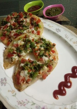 उत्तपम पिज़्ज़ा (uttapam pizza recipe in hindi) रेसिपी मुख्य फोटो
