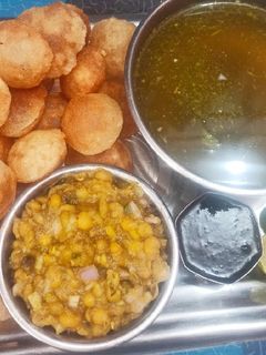 पानी पूरी (pani puri recipe in Hindi) रेसिपी मुख्य फोटो