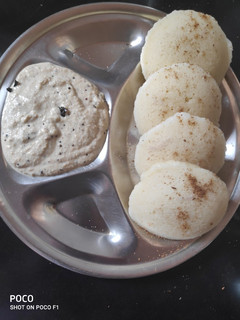 सूजी की इडली(Suji ki idli recipe in Hindi) रेसिपी मुख्य फोटो