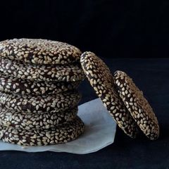 A picture of Baked Tahini Cookies.