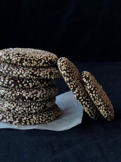 A picture of Baked Tahini Cookies.