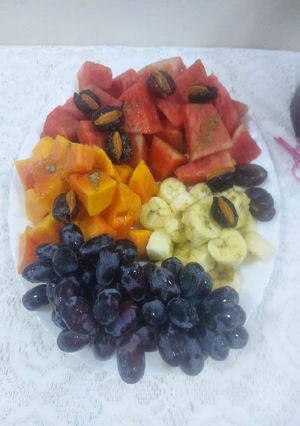 A picture of Fruit chaat platter.