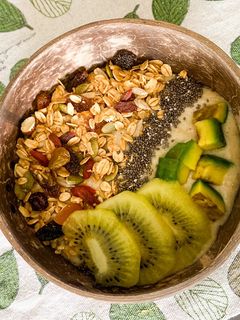 Hình của món MagieB Smoothie Bowl.