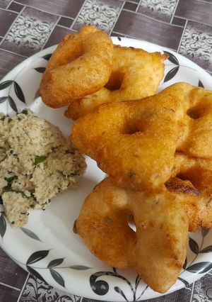 A picture of Medu vada easy version.
