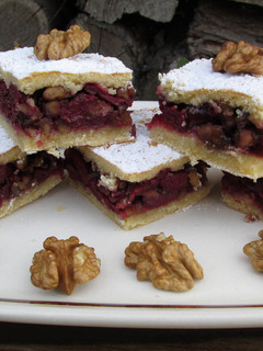 Meggyes - diós pite recept fotója