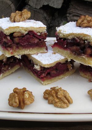 Meggyes - diós pite recept fotója