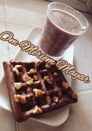 صورة لوصفة الوافل ومشروب الحليب بالموز والكاكاو 🧇🍹