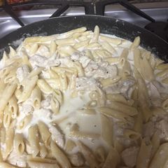 A picture of Chicken Alfredo.