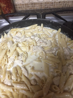 A picture of Chicken Alfredo.