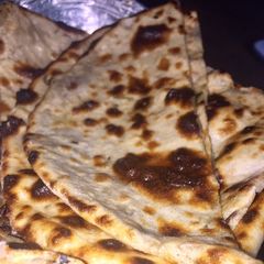 A picture of Tandoori roti on tawa.