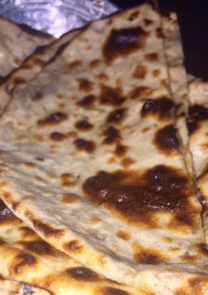 A picture of Tandoori roti on tawa.