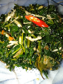 Foto resep Tumis daun pepaya jepang sama teri medan😋
