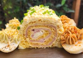 🍥 Arrollado agridulce de jamón y queso con centro de queso brie - Pionono casero 🍥