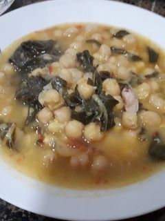 Una foto de Potaje de garbanzos a mi manera