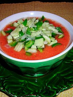 Una foto de Gazpacho de tomates con almendras sin pan