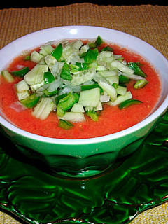 Una foto de Gazpacho de tomates con almendras sin pan