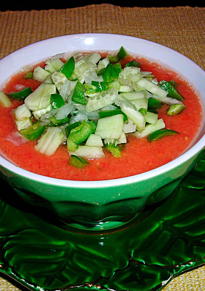 Una foto de Gazpacho de tomates con almendras sin pan