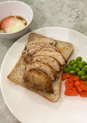A picture of Roasted chicken breast sandwich.