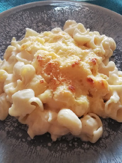 Una foto de Mac & Cheese caseros gratinados